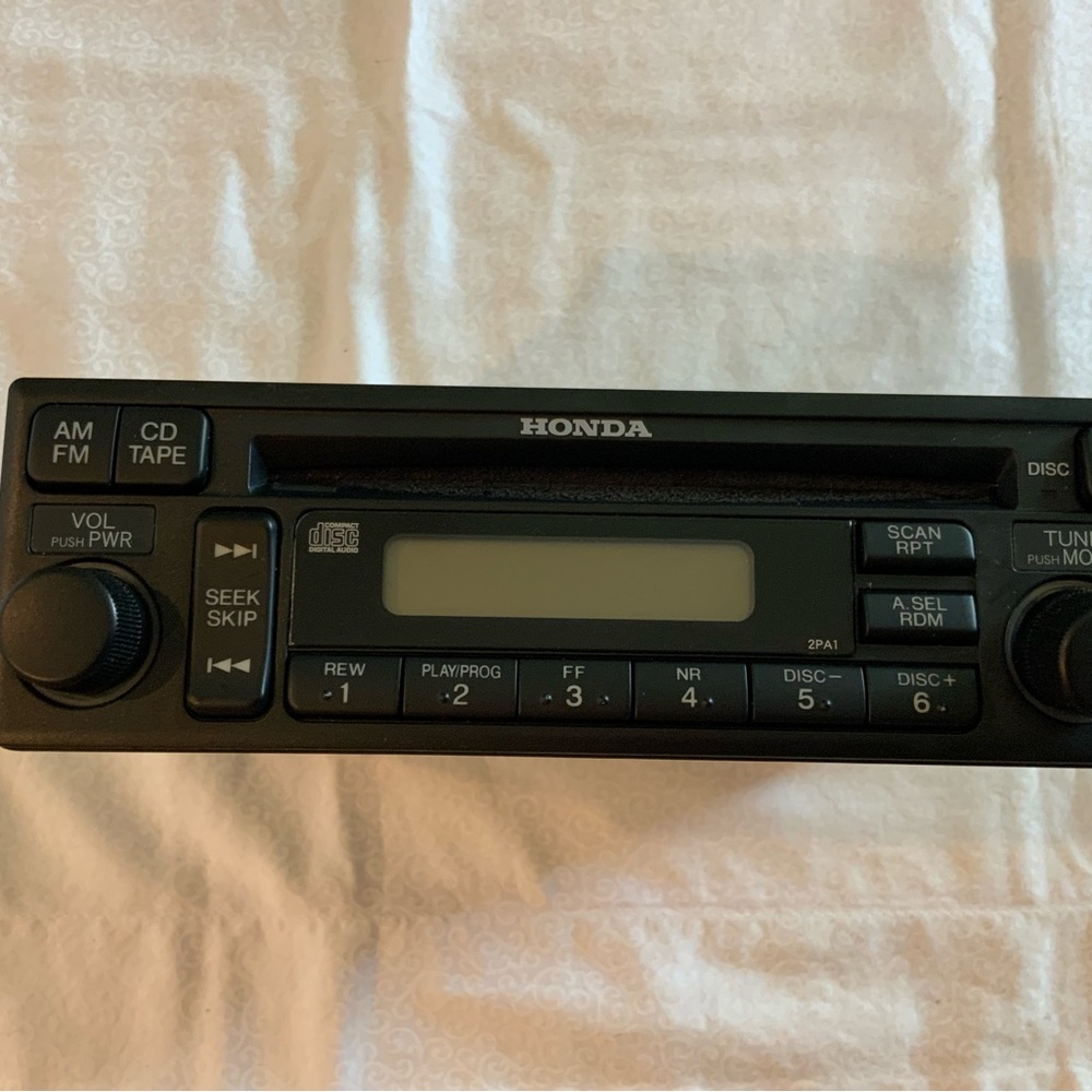 Honda OEM AM CD Tape Cassette Radio Stereo Receiver P/N 39100-S84-A410-M1 USA